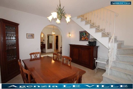 Foto Villa unifamiliare in via ricasoli, Pietrasanta di 130 m² con 7 locali