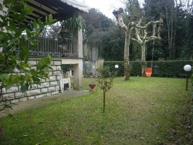 Foto Appartamento a Pietrasanta di 90 m² con 4 locali in affitto