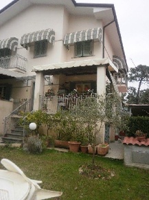 Foto Appartamento in via buonarroti, Pietrasanta di 110 m² con 4 locali
