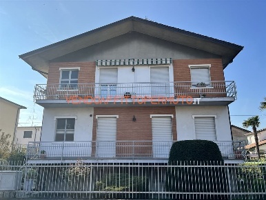 Foto Appartamento in VIA CRISPI, Romano di Lombardia Centro di 110 m²