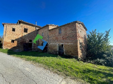 Foto Rustico in Strada di Ginestreto, Siena di 590 m² con 10 locali