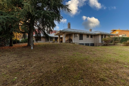 Foto Villa unifamiliare in Via Ferrara, Rozzano Centro di 450 m² in vendita