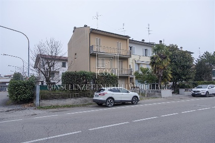 Foto Case semi ndipendenti in Via Dini e Salvalai, Massa Lombarda di 211 m²