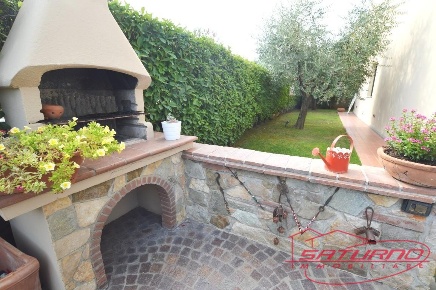 Foto Villa a schiera a Capannori Centro di 160 m² con 6 locali in vendita