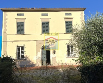 Foto Villa unifamiliare a Cascina di 350 m² con 11 locali in vendita