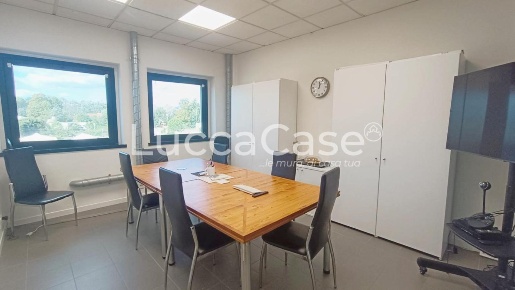 Foto Ufficio a Capannori Centro di 95 m² con 4 locali in affitto