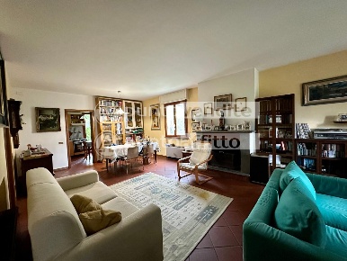 Foto Villa bifamiliare a Lucca San Vito di 230 m² con 6 locali in affitto