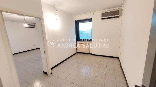 Foto Ufficio a San Miniato Centro Storico di 125 m² con 5 locali in vendita