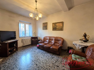 Foto Casa indipendente a Capannori di 200 m² con 10 locali in vendita