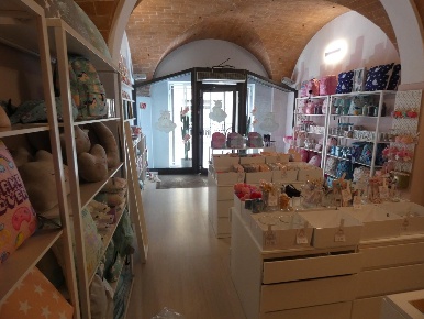 Foto Locale commerciale a Pontedera Centro di 65 m² con 2 locali in affitto