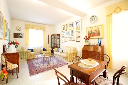 Foto Casa indipendente a Ponsacco di 198 m² con 7 locali in vendita