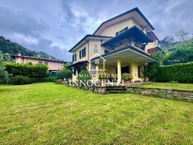 Foto Villa bifamiliare a Montignoso Marina Verde, Renella di 150 m²