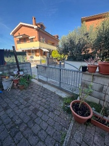 Foto Casa indipendente a Collesalvetti Guasticce di 75 m² con 4 locali