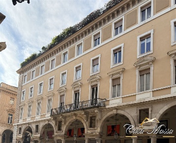 Foto Appartamento in VIA ROMA, Torino Via Roma di 180 m² con 5 locali