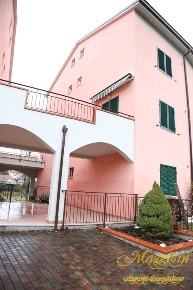 Foto Appartamento a Ameglia Centro di 81 m² con 2 locali in vendita