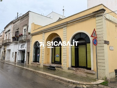 Foto Locale commerciale in Via 24 Maggio, Galatone Centro di 150 m²