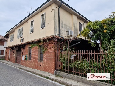 Foto Villa unifamiliare in Via Buozzi, Noviglio Tainate di 600 m²