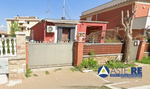 Foto Casa indipendente in Viale Tor San Lorenzo, Ardea di 100 m² in vendita