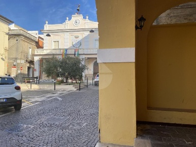 Foto Negozio in Via Garibaldi, San Vito Chietino di 43 m² con 2 locali