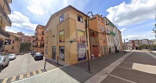 Foto Negozio in Via Giorgio La Pira, Acri Centro di 123 m² con 3 locali