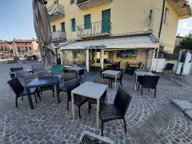 Foto Attività commerciale in Piazza San Martino, Moniga del Garda di 45 m²