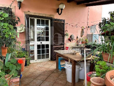 Foto Villa unifamiliare in Via Le Pastine 38, Cori di 180 m² con 4 locali