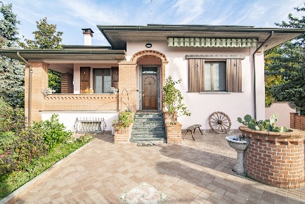 Foto Villa singola in Via Casa Cavagna 3, Castana Centro di 200 m²