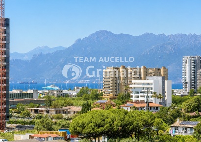 Foto Appartamento in Via Prudenza 1, Salerno di 133 m² con 4 locali