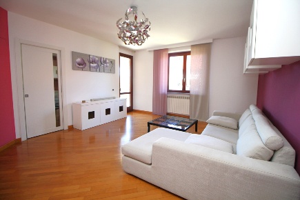 Foto Appartamento in Via Isonzo 11, Marnate Centro di 103 m² con 3 locali