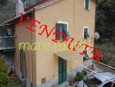 Foto Villa a schiera in via santuario 60, Savona di 230 m² con 9 locali