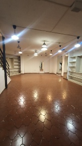 Foto Locale commerciale in Via Alessandro Volta, Sanremo di 107 m²