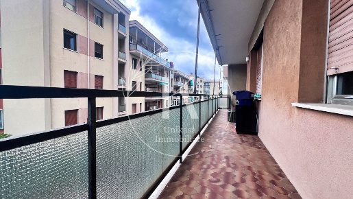 Foto Appartamento in Via Francesca Lanzone, Savona di 110 m² con 4 locali