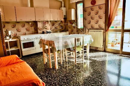 Foto Appartamento in Via Francesco Crispi 19, Savona di 74 m² con 4 locali