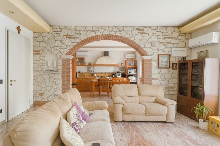 Foto Appartamento in Via Campanile, Chiampo Centro di 120 m² con 6 locali