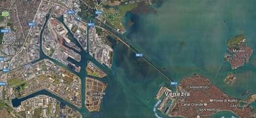 Foto Ufficio a Venezia Marghera - Catene di 16500 m² con 445 locali