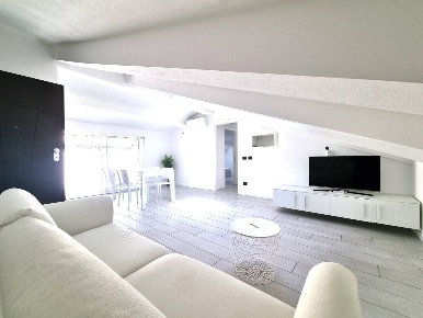 Foto Appartamento a Sassari Centro Storico di 90 m² con 4 locali in affitto