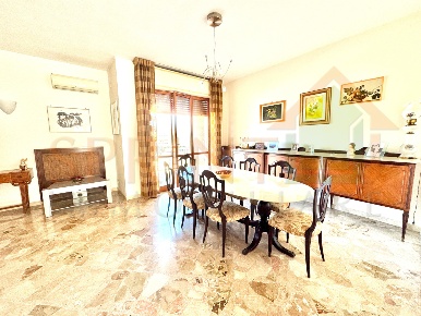 Foto Appartamento in Via Magenta, Monopoli di 142 m² con 5 locali