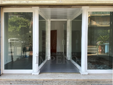 Foto Attività commerciale in Via Vittorio Emanuele II 93, Bordighera Centro