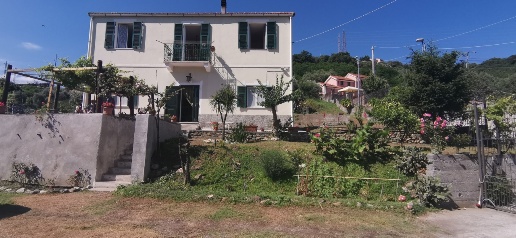Foto Villa singola in Via San Dalmazio, Savona di 115 m² con 7 locali