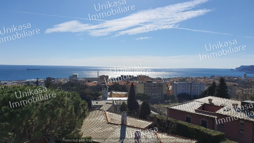 Foto Villa unifamiliare in Via Loreto, Savona Villetta, Valloria di 350 m²