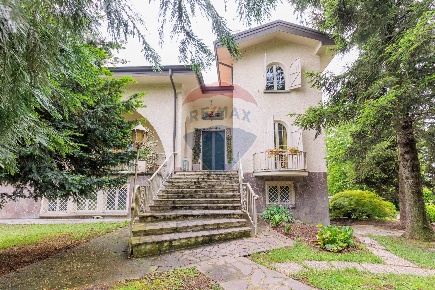 Foto Villa bifamiliare in via solari, Montechiarugolo Centro di 444 m²