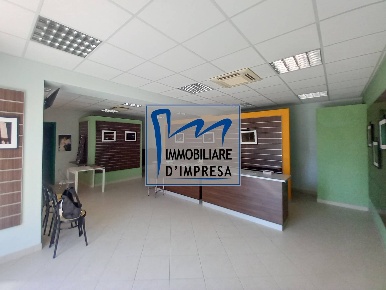 Foto Ufficio in Via San Leonardo, Parma San Leonardo di 200 m² con 8 locali