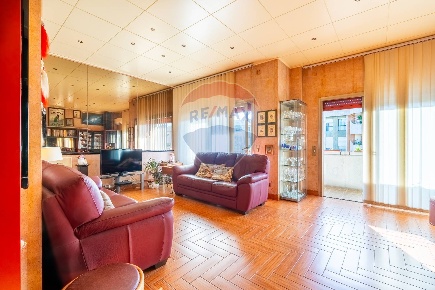 Foto Appartamento in Via Caboni, Cagliari Bonaria di 141 m² con 4 locali