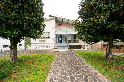 Foto Villa singola in Via Costituente, Brescello Centro di 160 m²