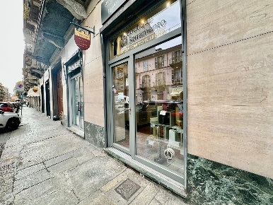 Foto Attività commerciale in via Madama Cristina, Torino di 30 m²
