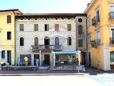 Foto Casa indipendente in Piazza Vittorio Veneto, Cappella Maggiore Centro