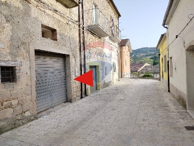 Foto Magazzino in Via Rossini, Orsara di Puglia di 48 m² in vendita