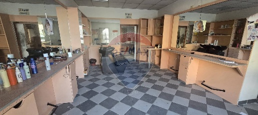 Foto Negozio in Strada Giuseppe Verdi, Sissa Trecasali Trecasali di 43 m²