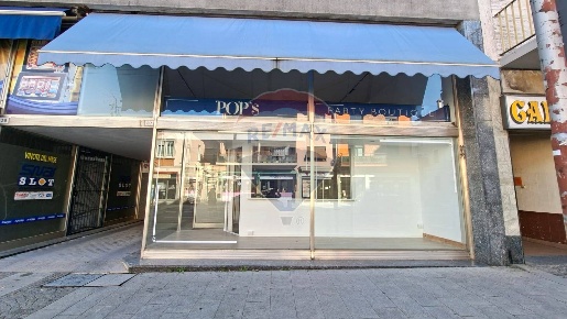 Foto Negozio in via XXV Aprile, Besozzo Centro di 140 m² con 2 locali