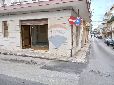 Foto Locale commerciale in via Mazzini 1, Solarino di 38 m² con 1 locali